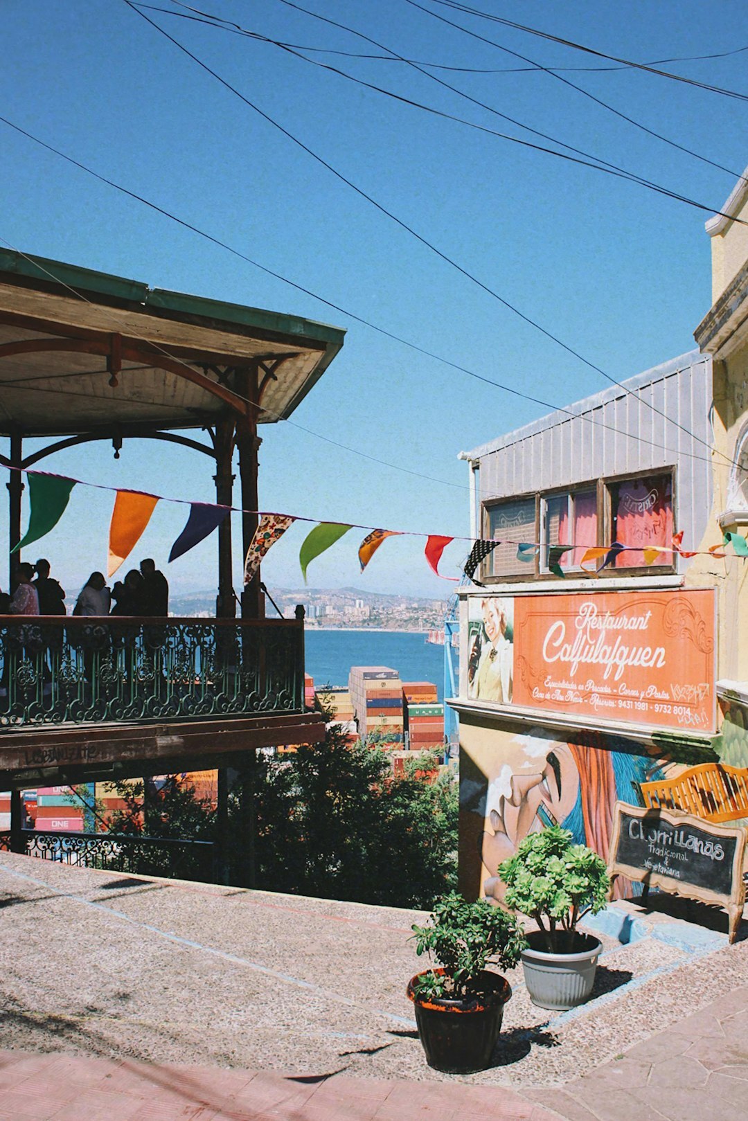 valparaiso colorful houses